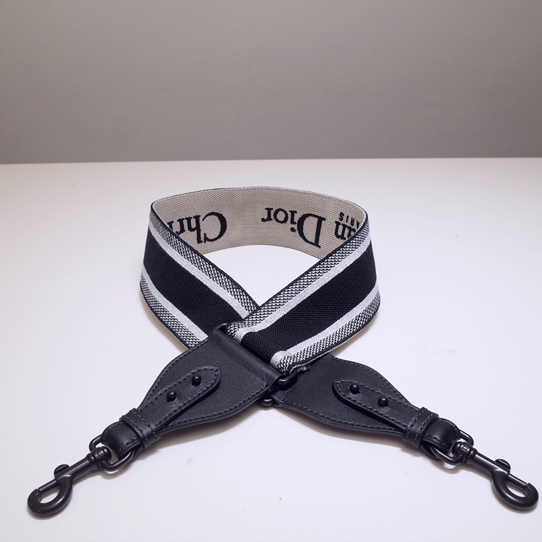 D*or shoulder strap