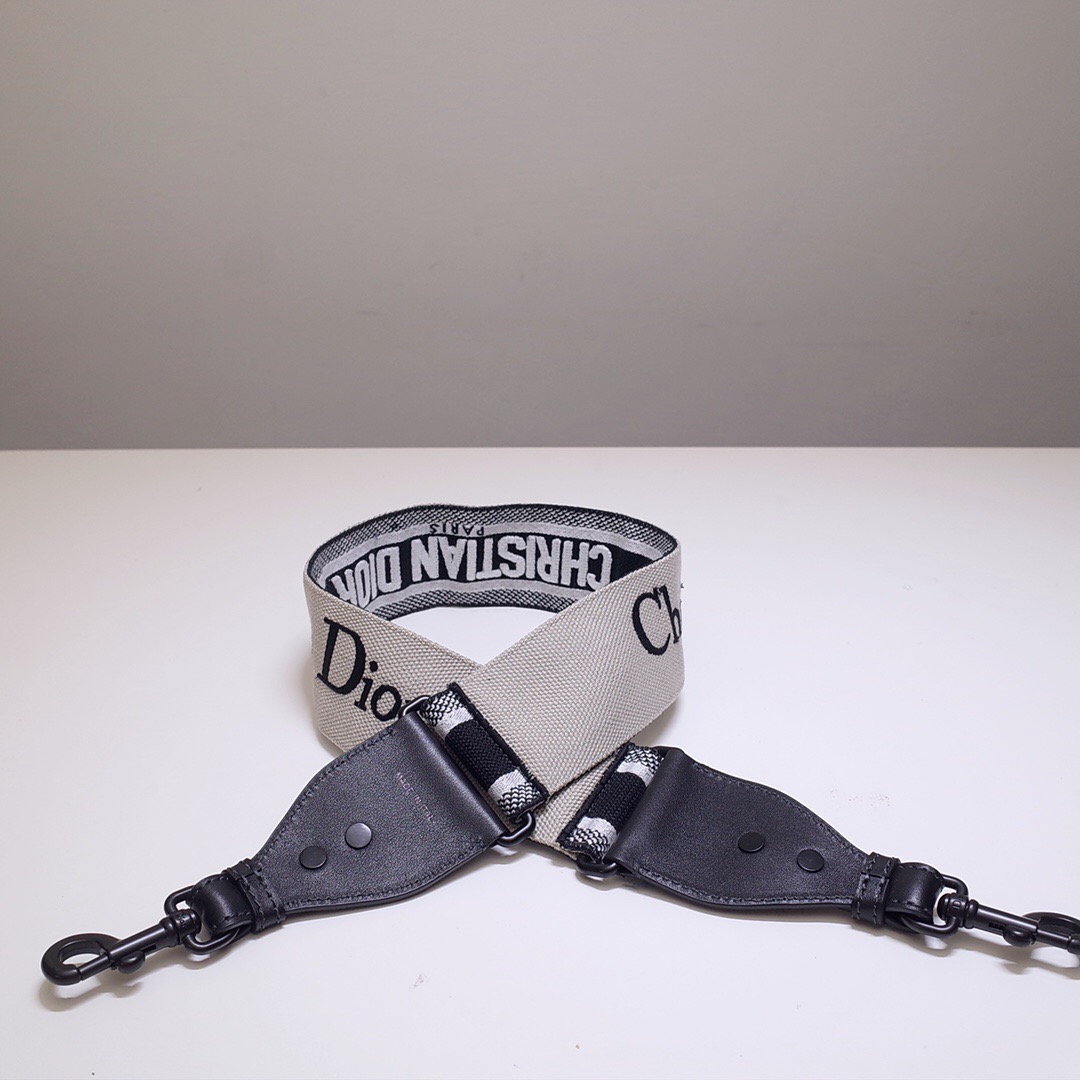 D*or shoulder strap