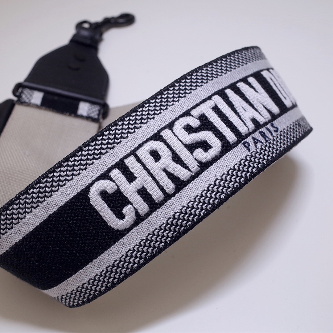 D*or shoulder strap