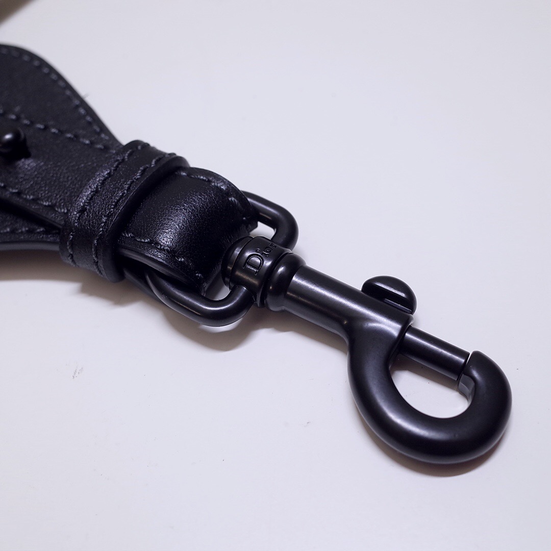 D*or shoulder strap