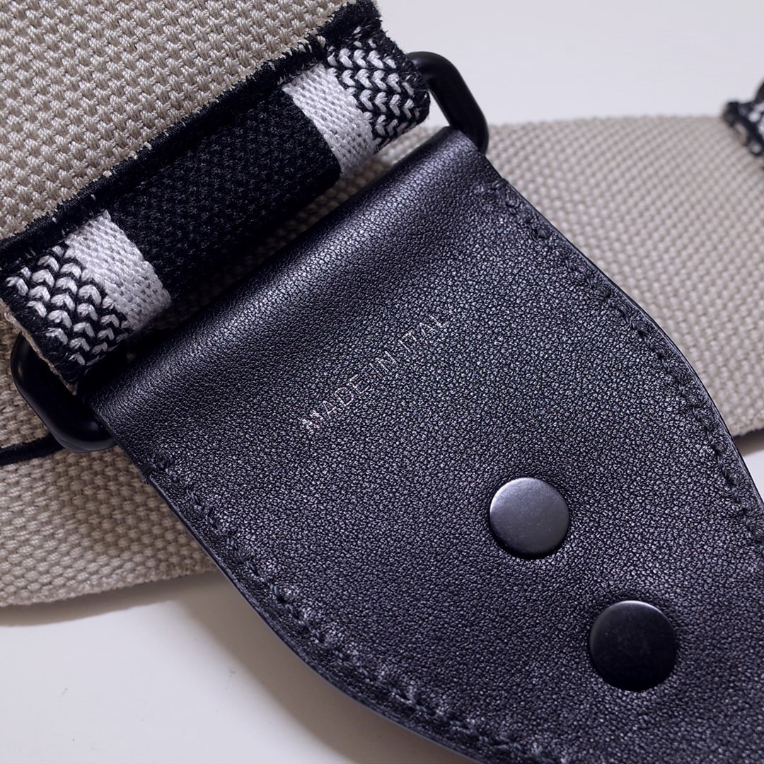 D*or shoulder strap