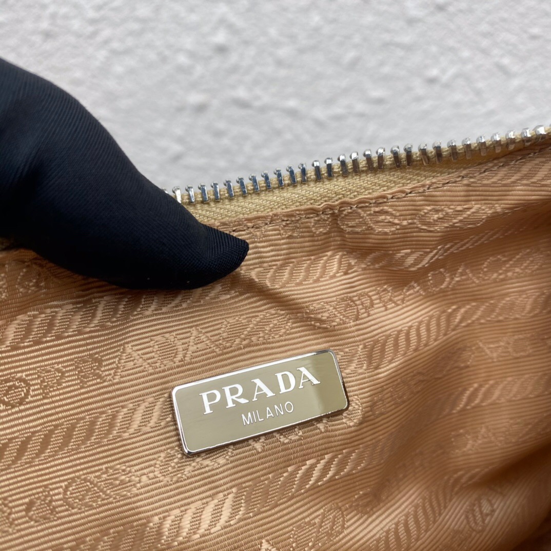 Pra*a nylon hobo