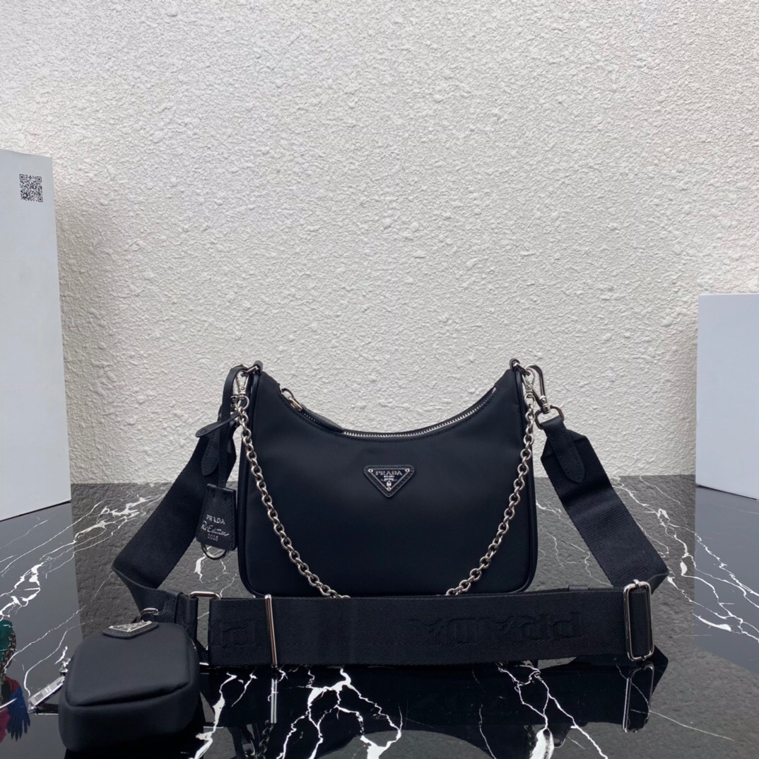 Pra*a nylon hobo