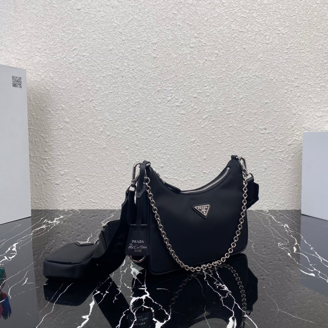 Pra*a nylon hobo