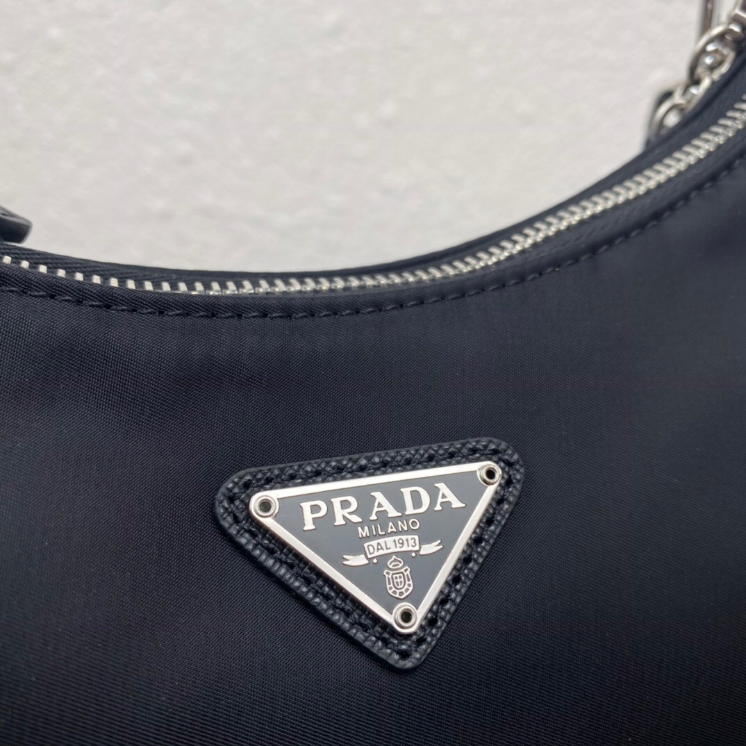 Pra*a nylon hobo