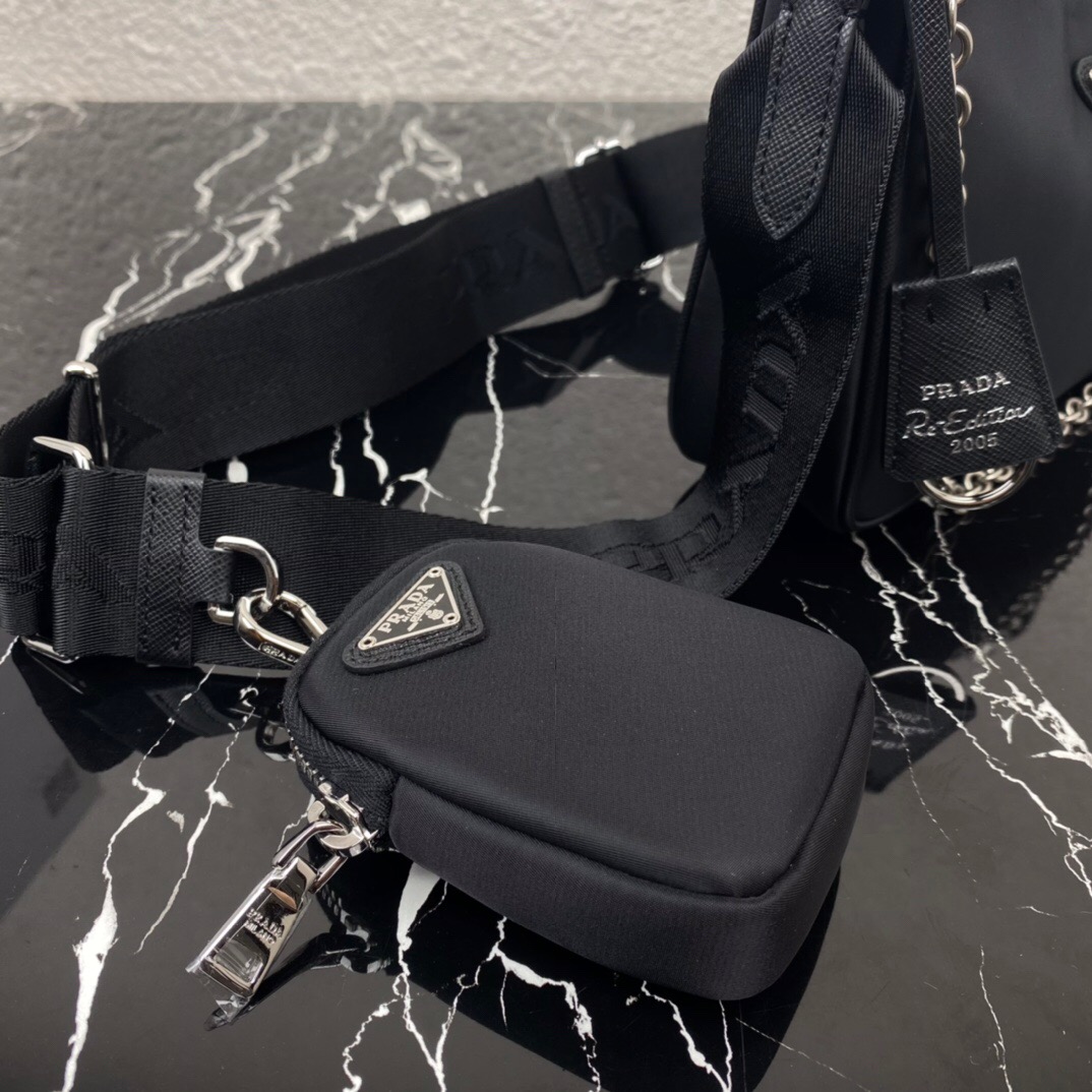 Pra*a nylon hobo