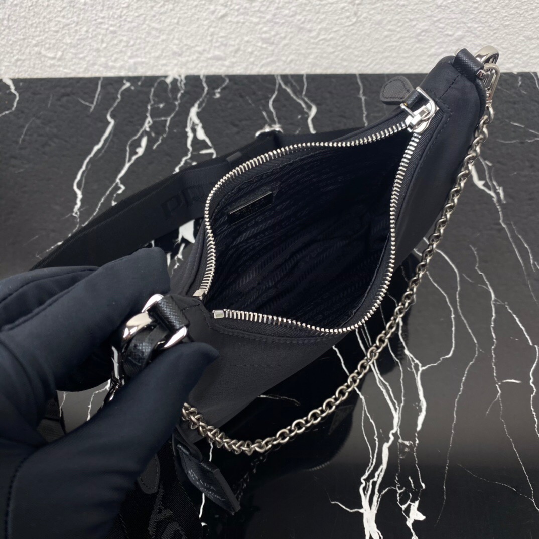 Pra*a nylon hobo