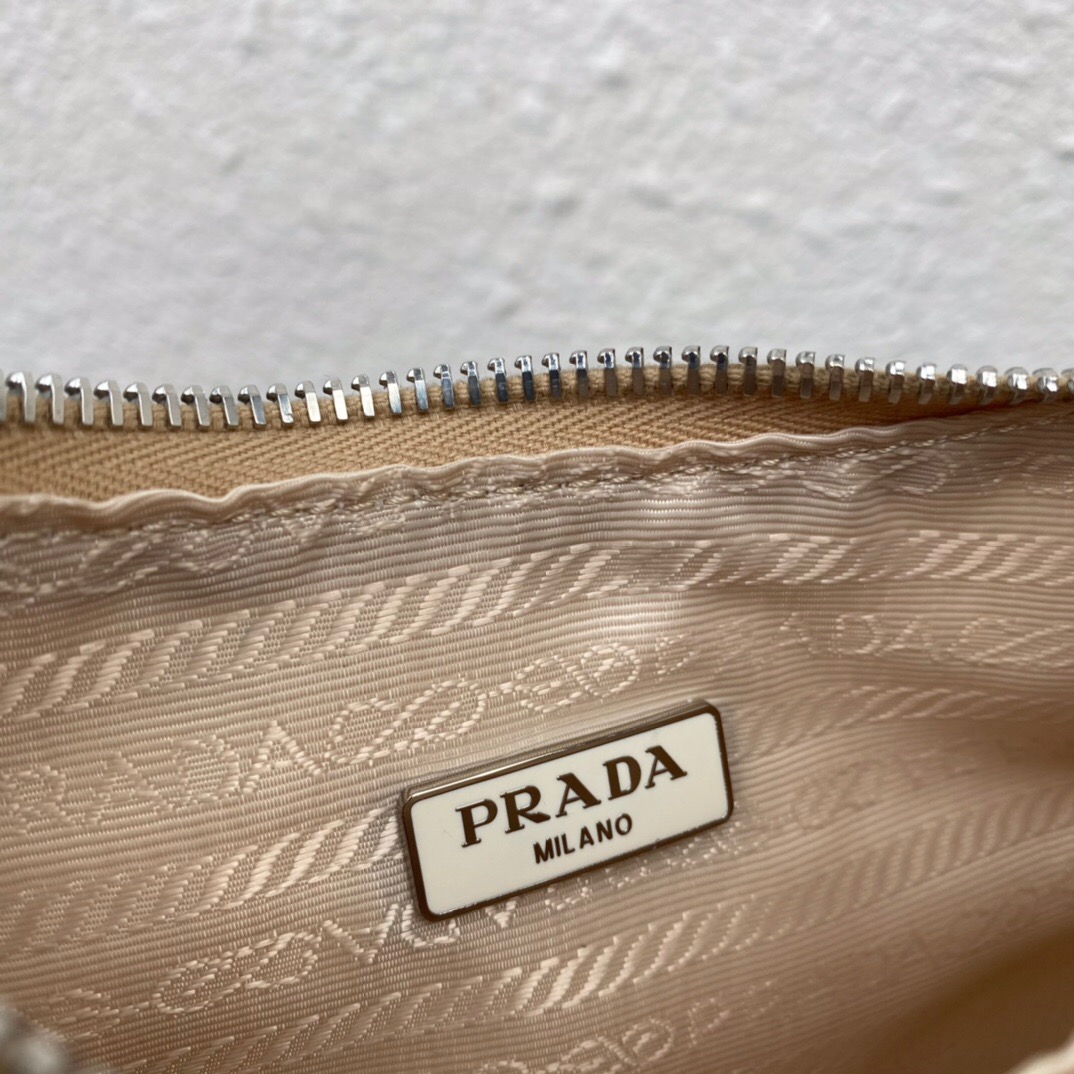 Pra*a nylon hobo