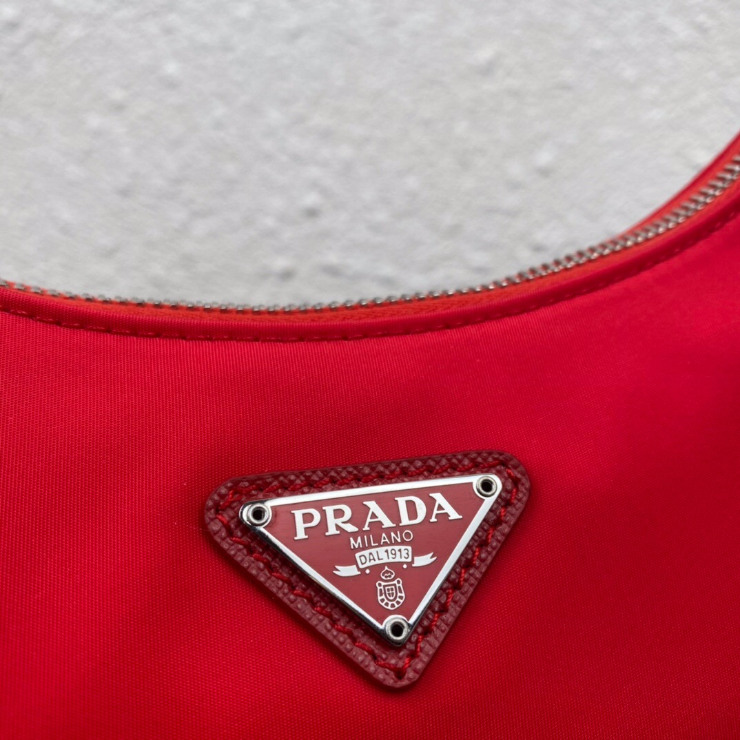 Pra*a nylon hobo