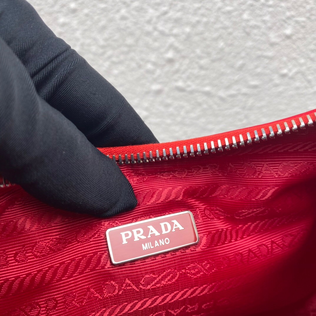 Pra*a nylon hobo