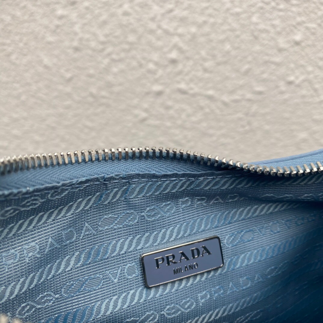 Pra*a nylon hobo