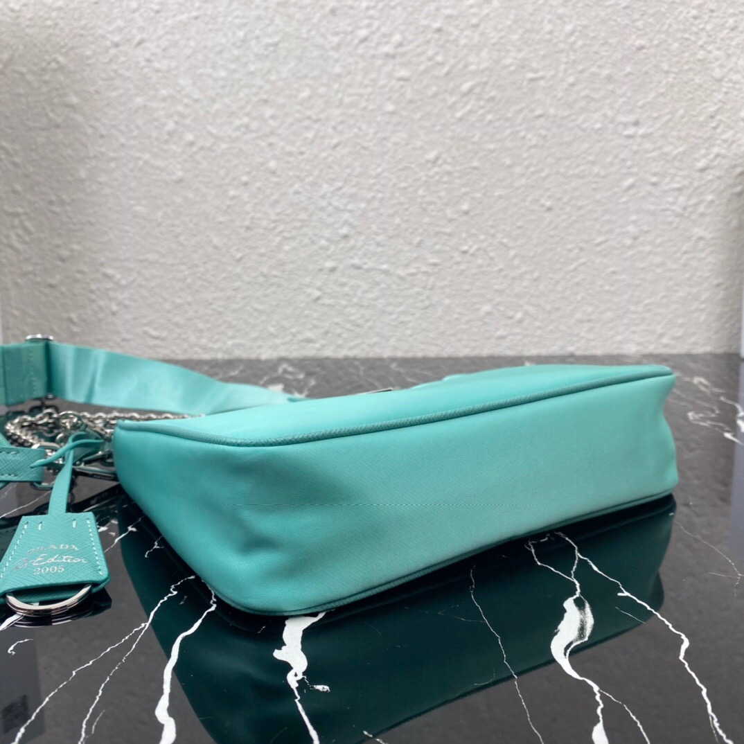 Pra*a nylon hobo