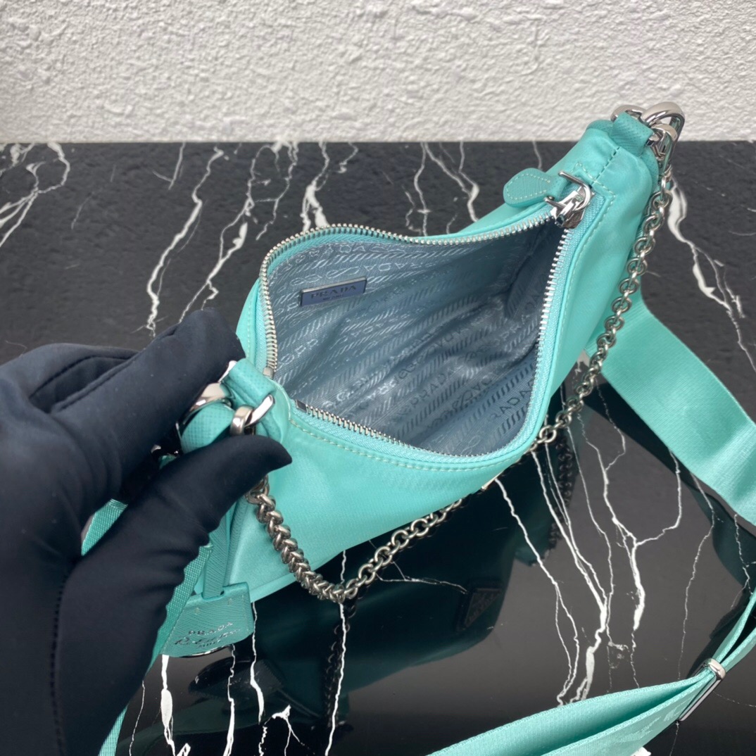 Pra*a nylon hobo