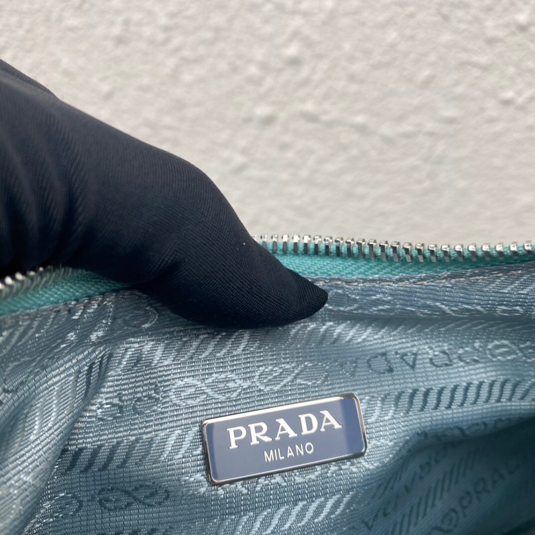 Pra*a nylon hobo