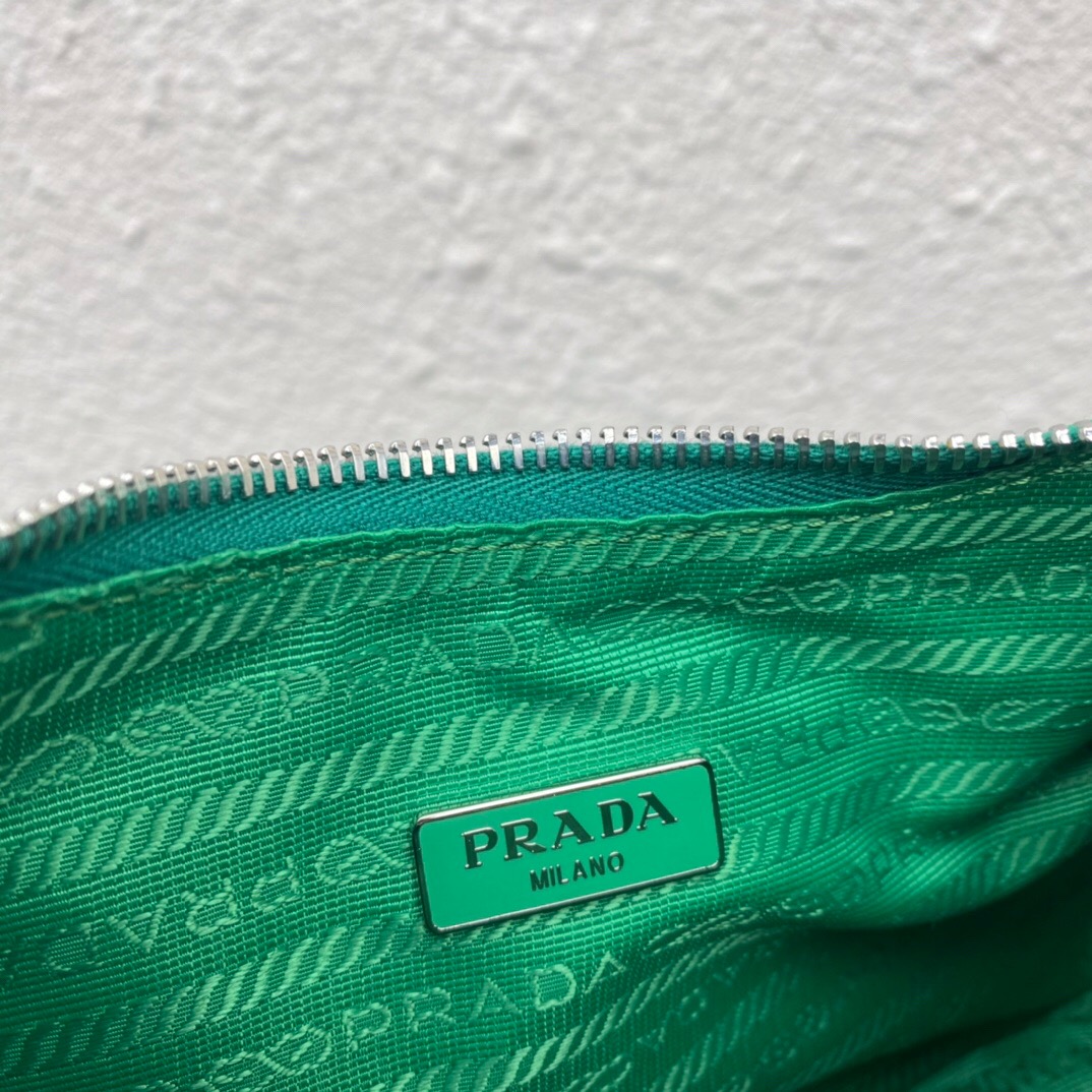 Pra*a nylon hobo