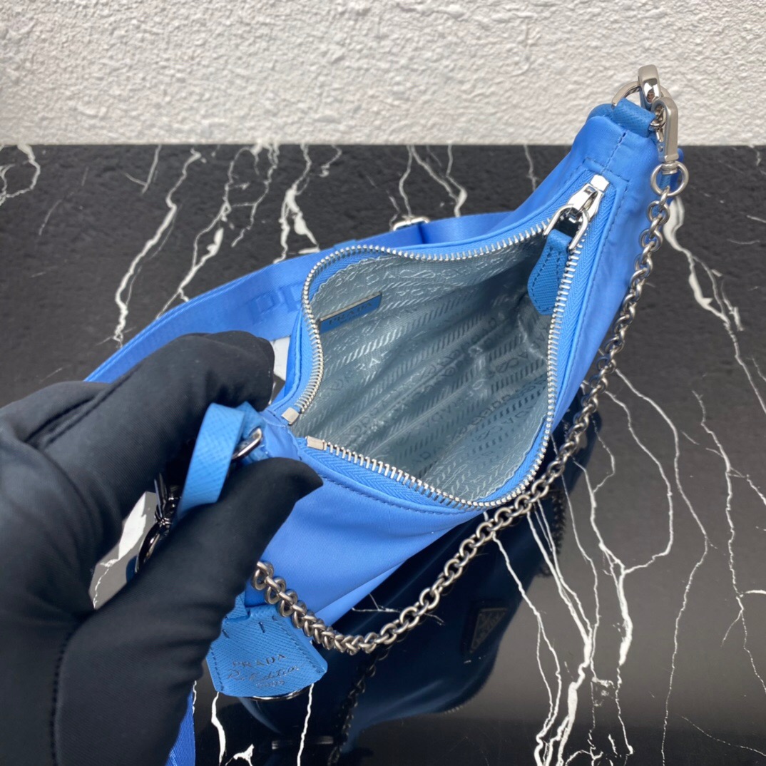 Pra*a nylon hobo