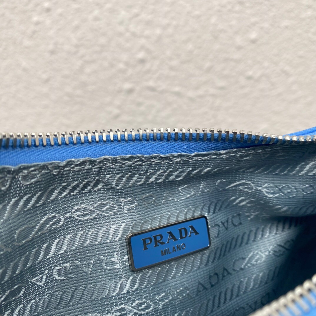 Pra*a nylon hobo