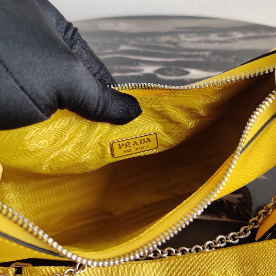 Pra*a re-edition 2005 saffiano leather bag