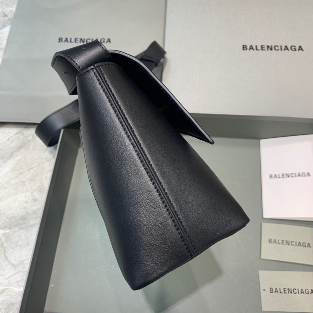 Ba*len*cia*ga hourglass