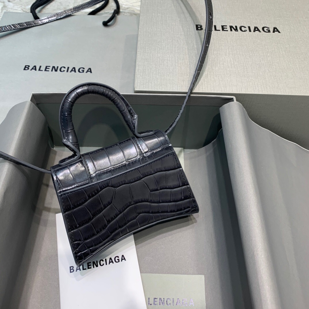Ba*len*cia*ga hourglass