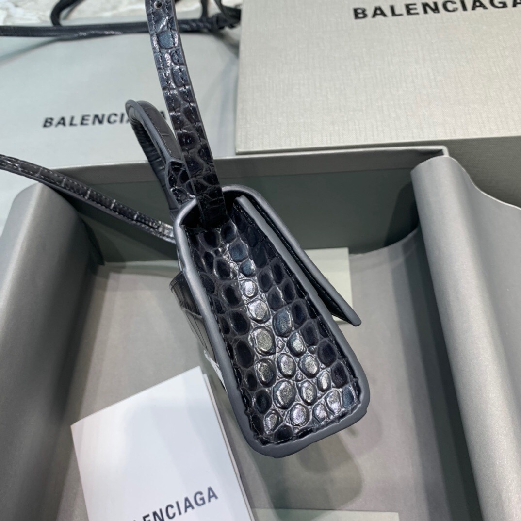 Ba*len*cia*ga hourglass