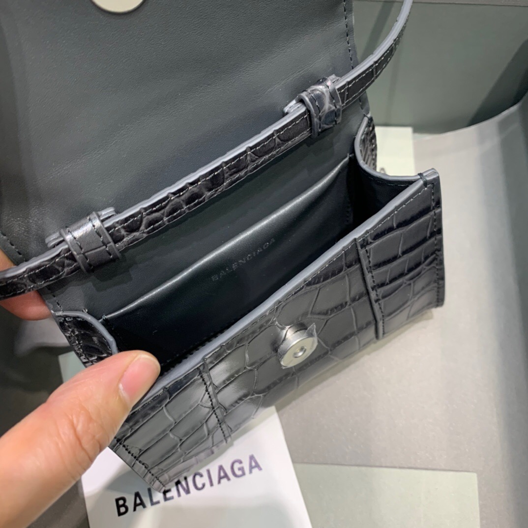 Ba*len*cia*ga hourglass