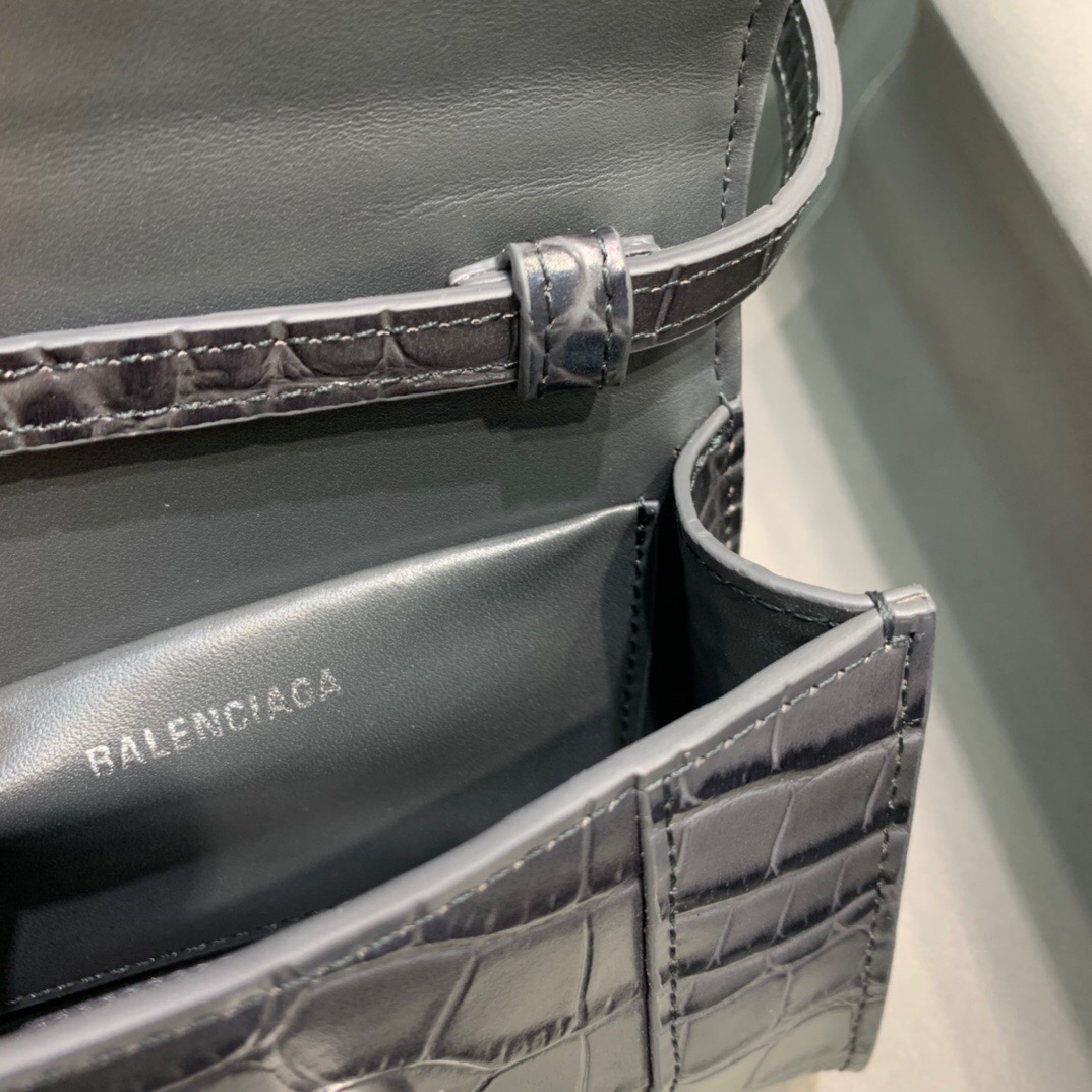 Ba*len*cia*ga hourglass