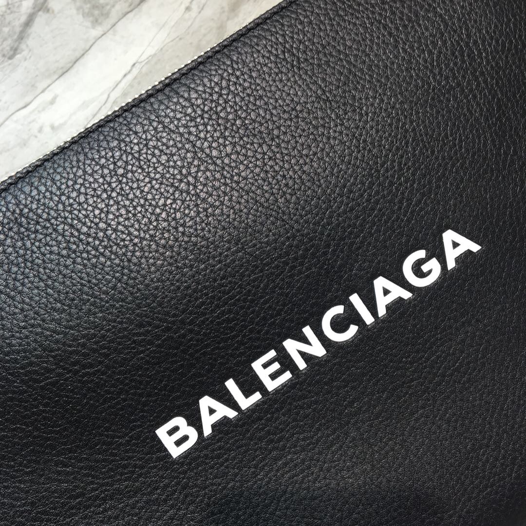 Ba*len*cia*ga clutch