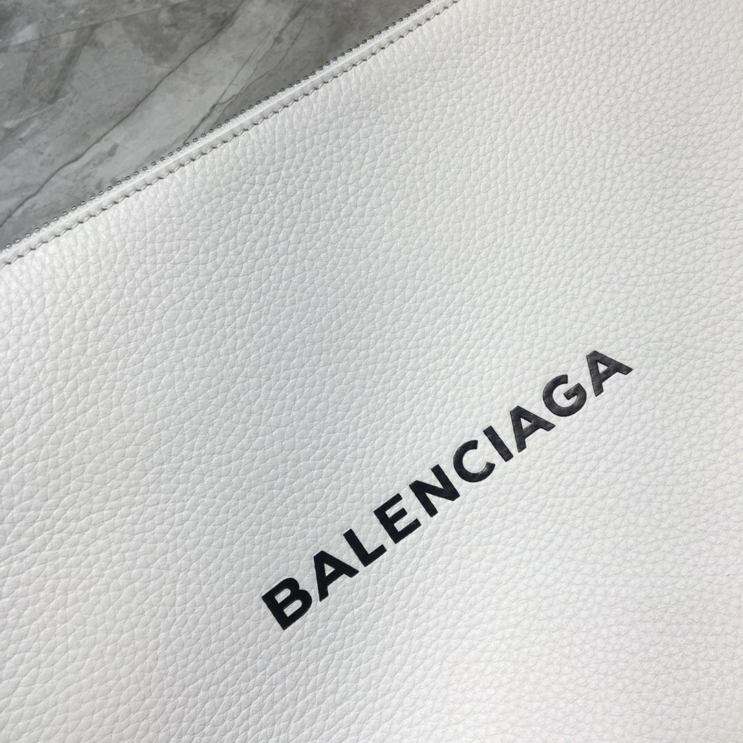 Ba*len*cia*ga clutch