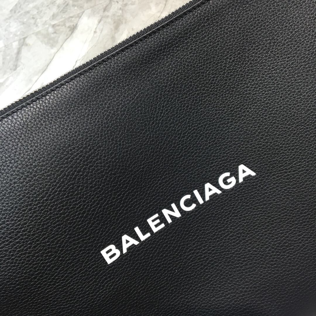 Ba*len*cia*ga clutch