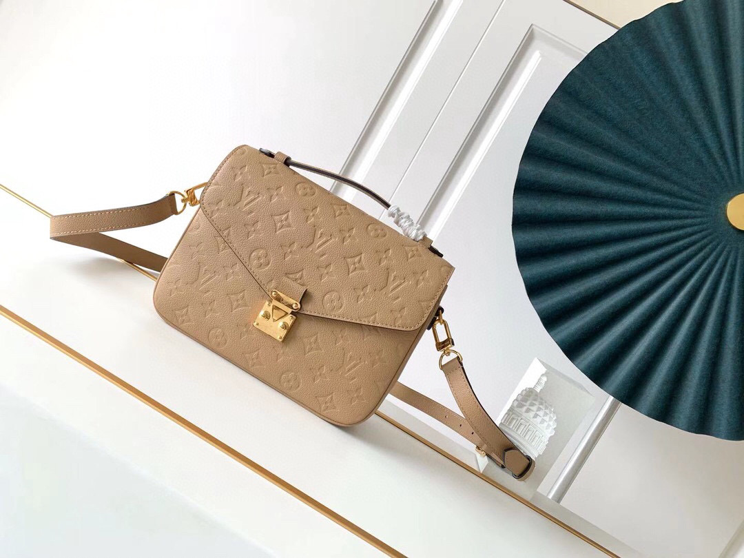 l**is V*t*n pochette metis