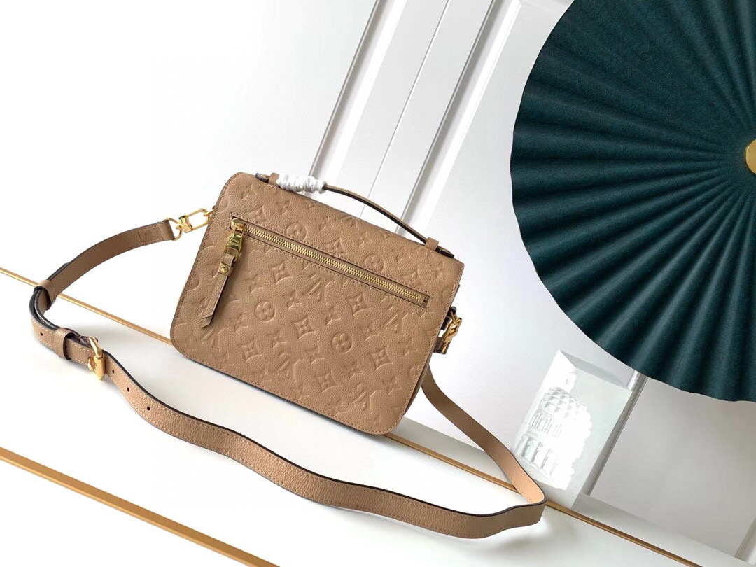 l**is V*t*n pochette metis