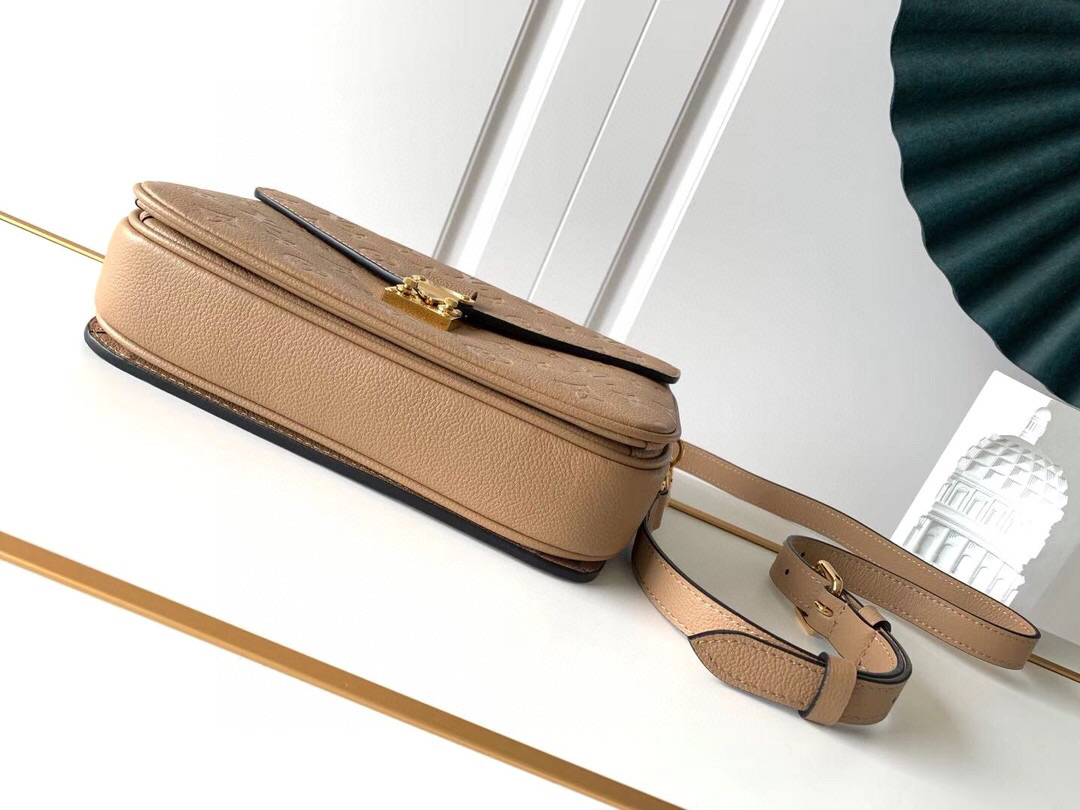l**is V*t*n pochette metis