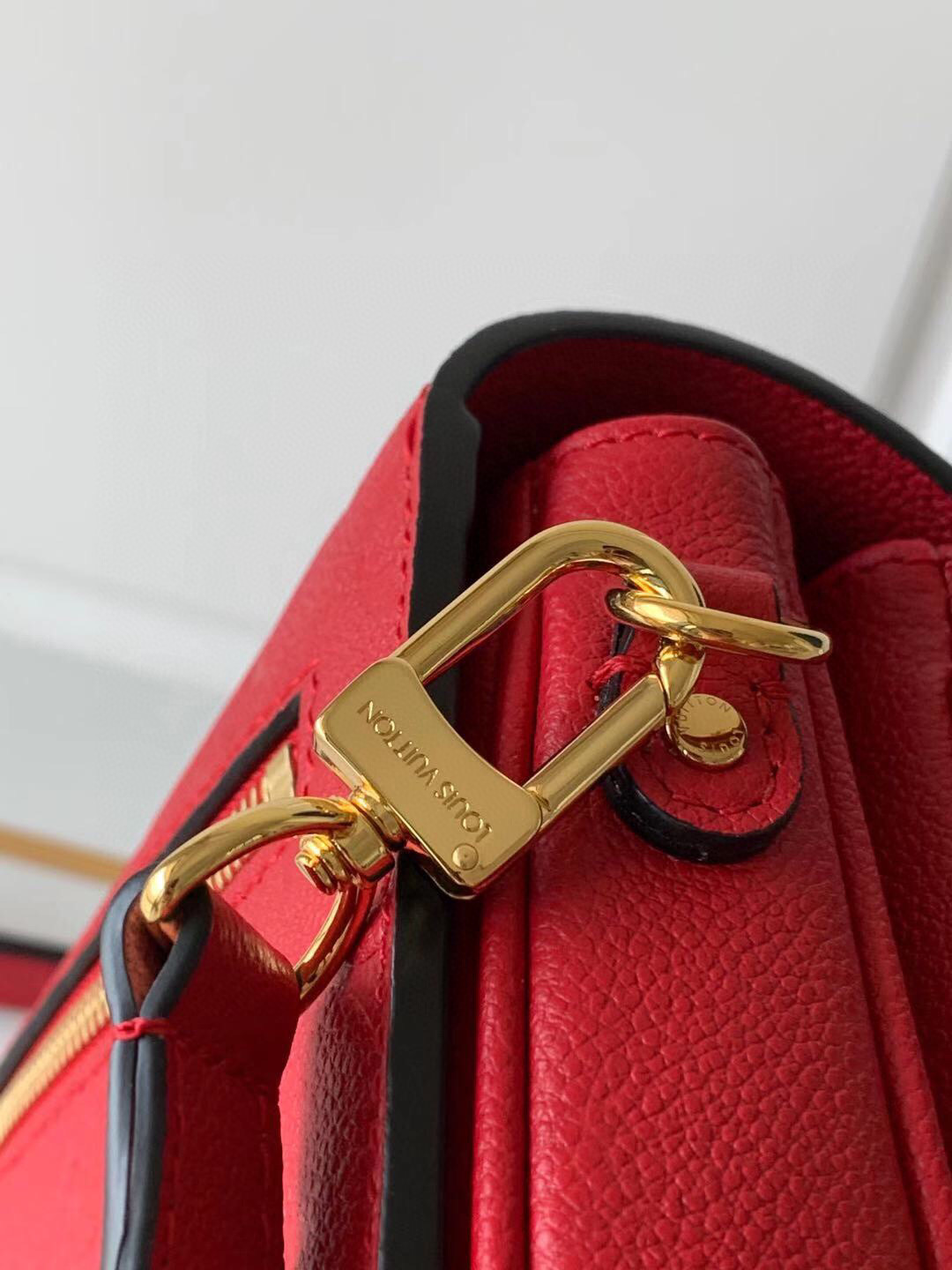 l**is V*t*n pochette metis