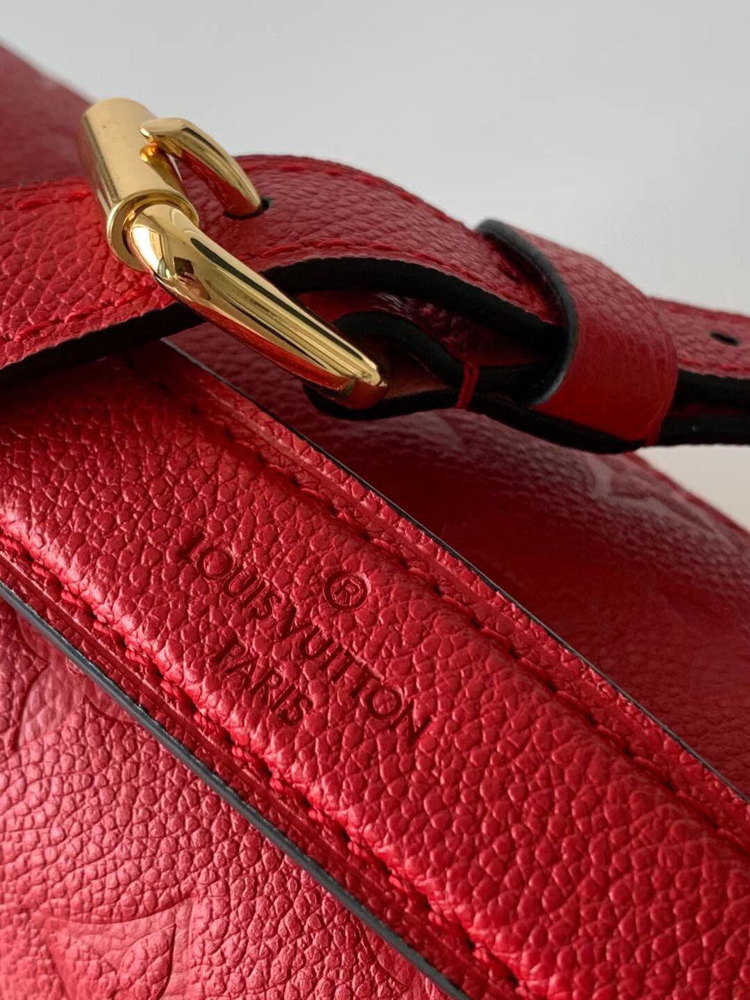l**is V*t*n pochette metis
