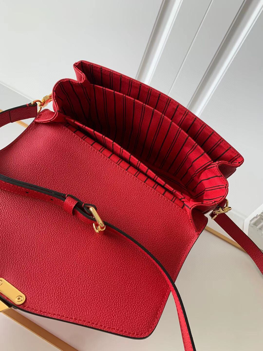 l**is V*t*n pochette metis