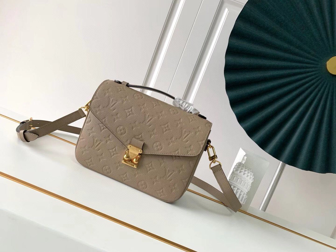 l**is V*t*n pochette metis