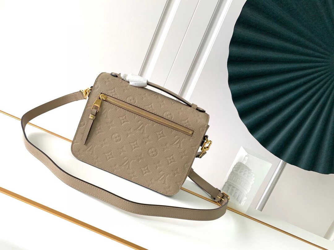 l**is V*t*n pochette metis