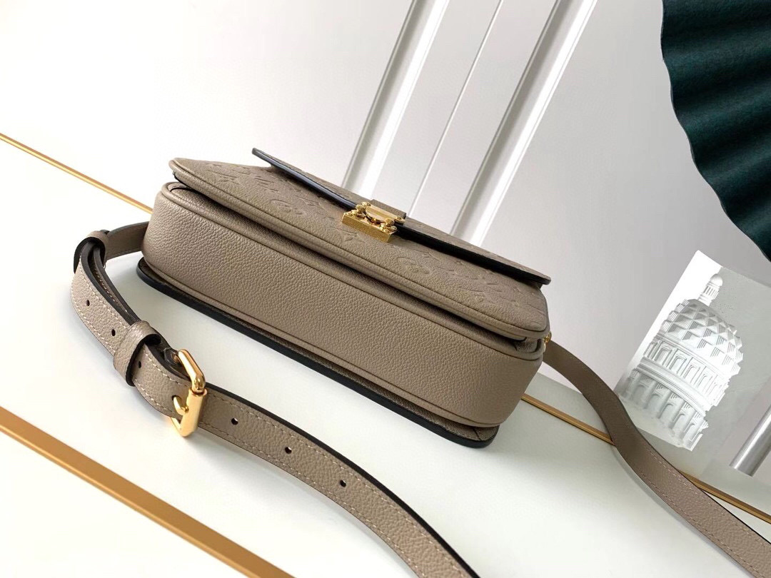 l**is V*t*n pochette metis