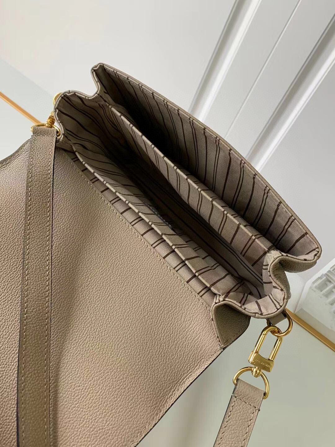 l**is V*t*n pochette metis