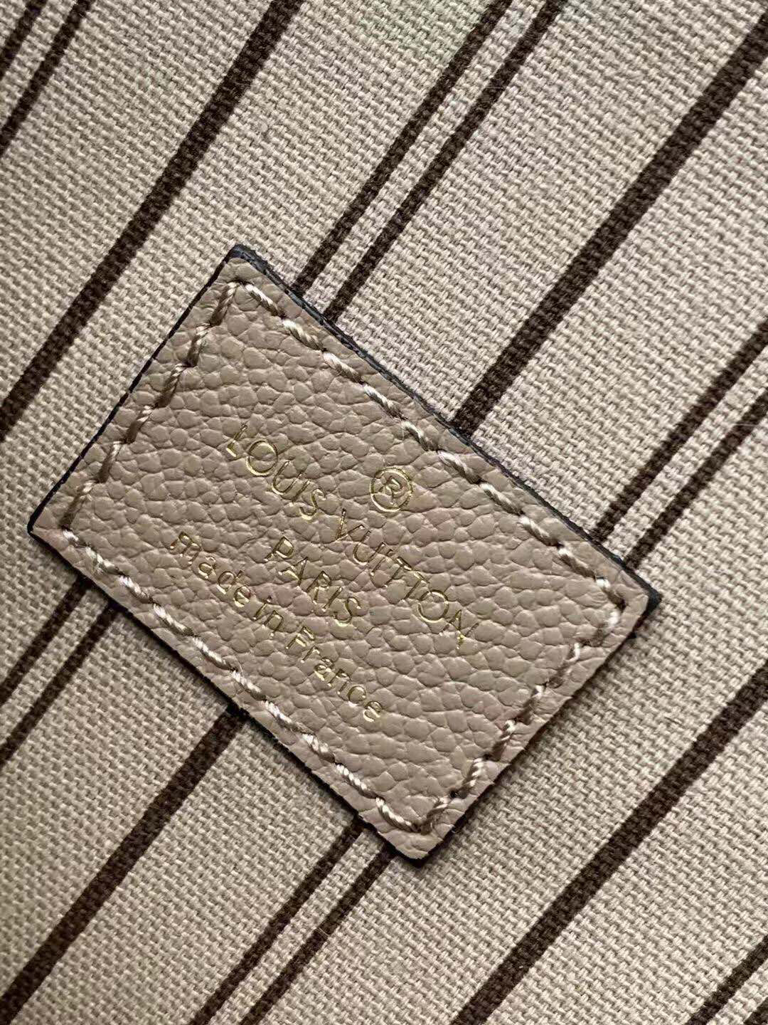 l**is V*t*n pochette metis