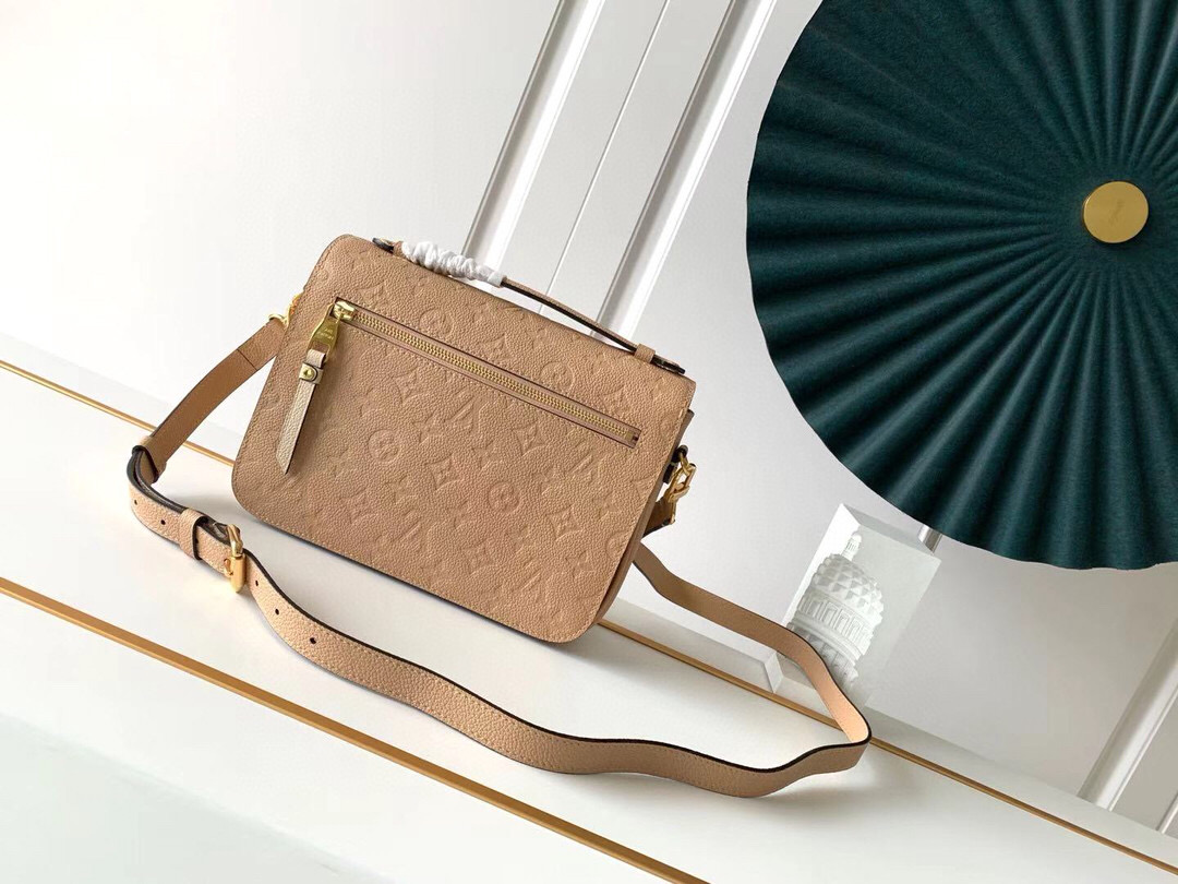 l**is V*t*n pochette metis