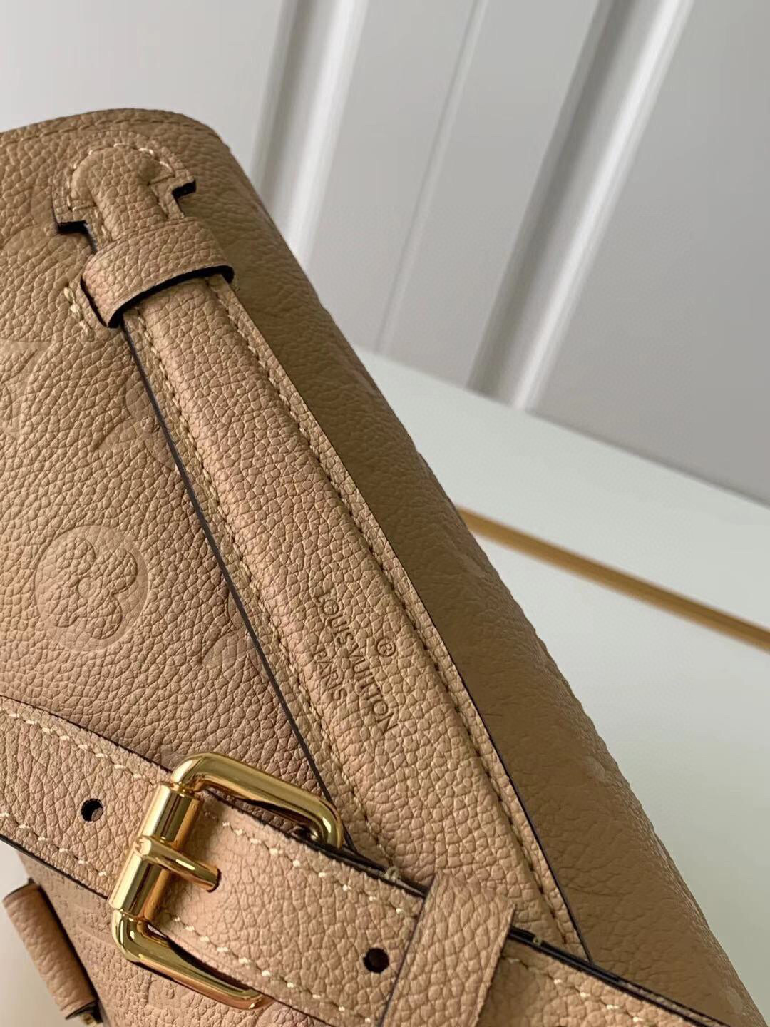 l**is V*t*n pochette metis