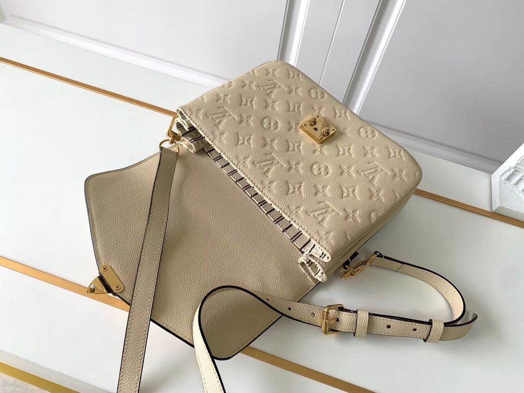 l**is V*t*n pochette metis