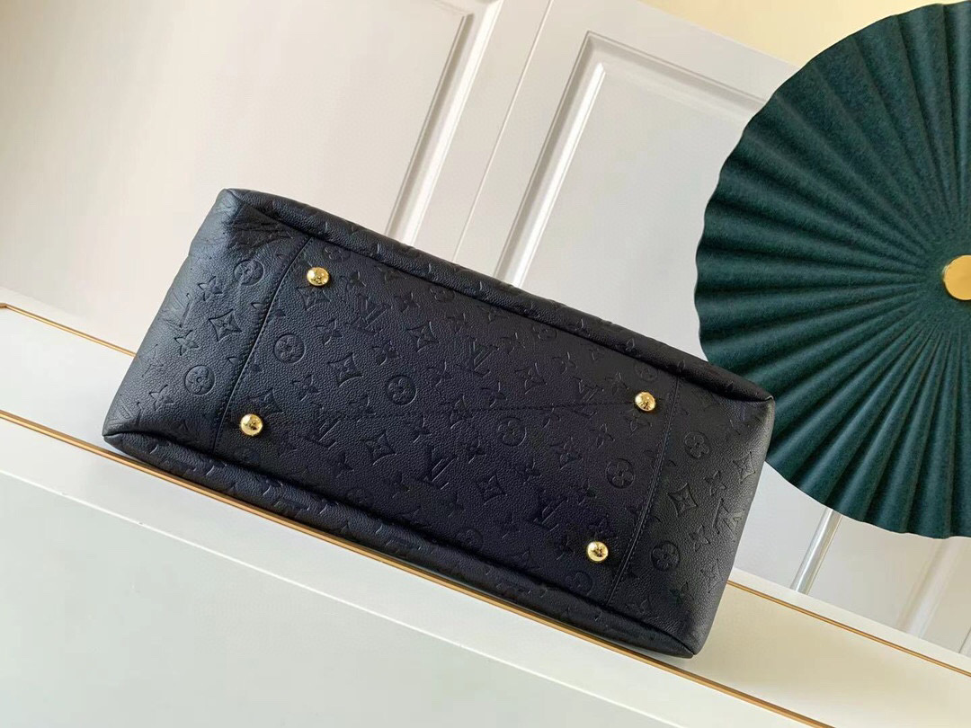 l**is V*t*n artsy navy blue