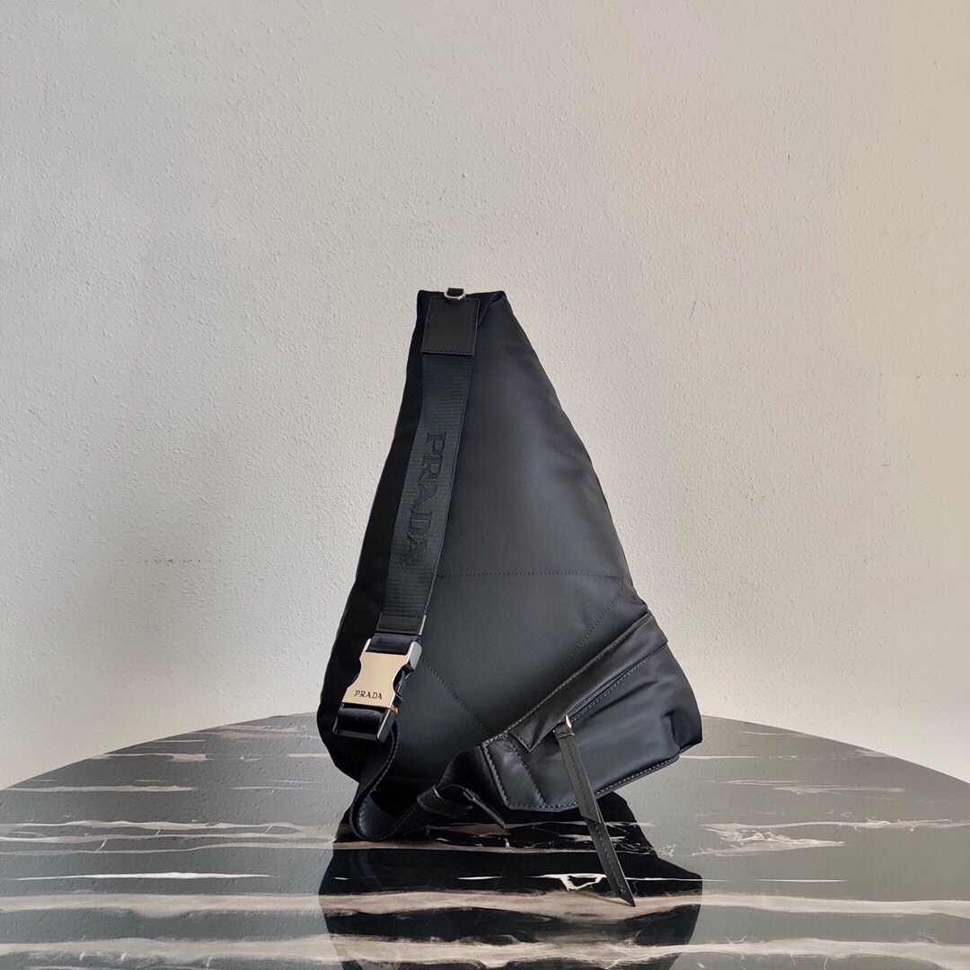 Pra*a chest bag