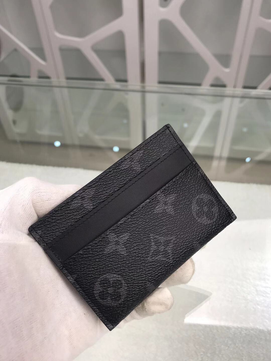 l**is V*t*n card holder