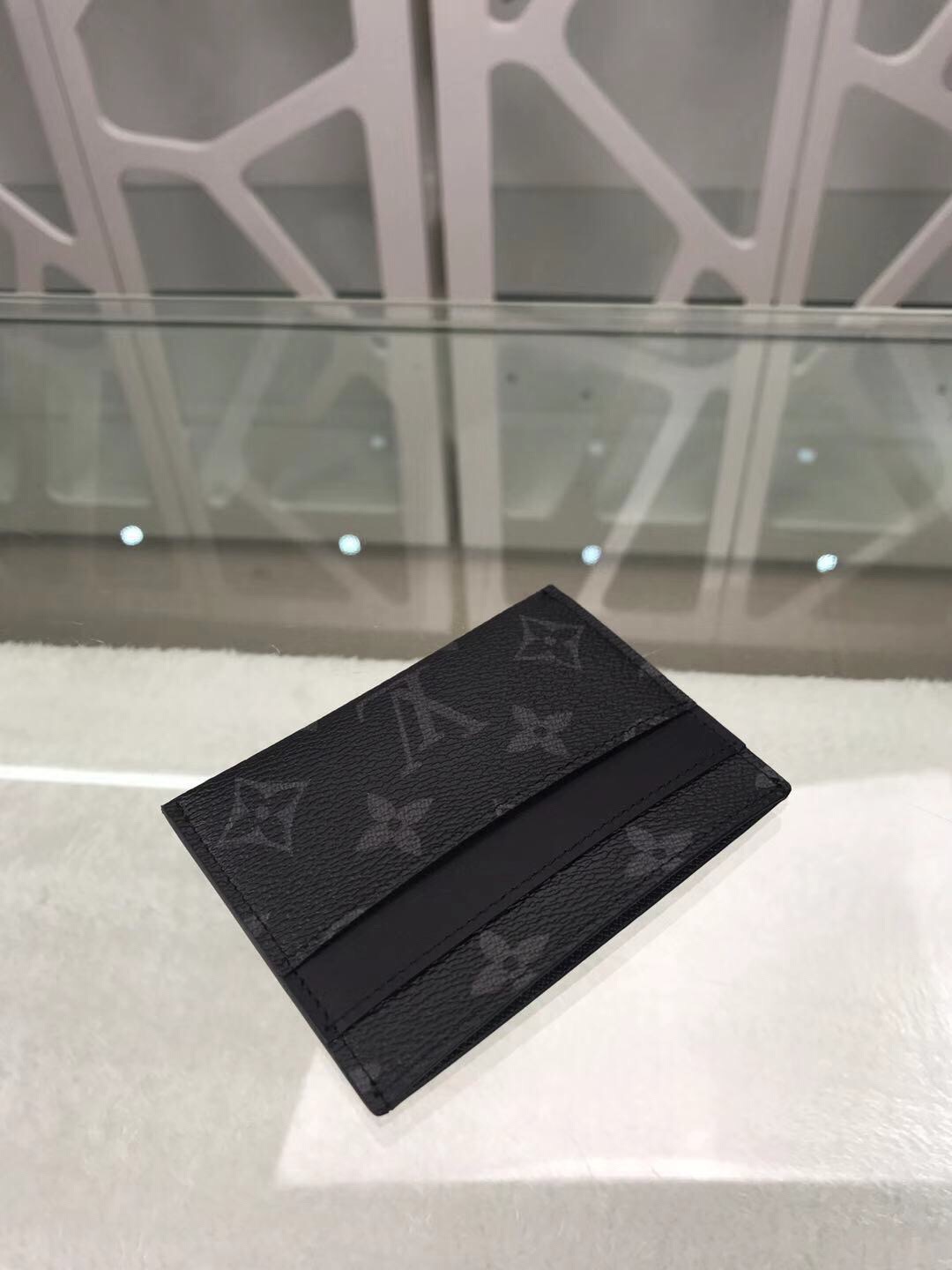 l**is V*t*n card holder