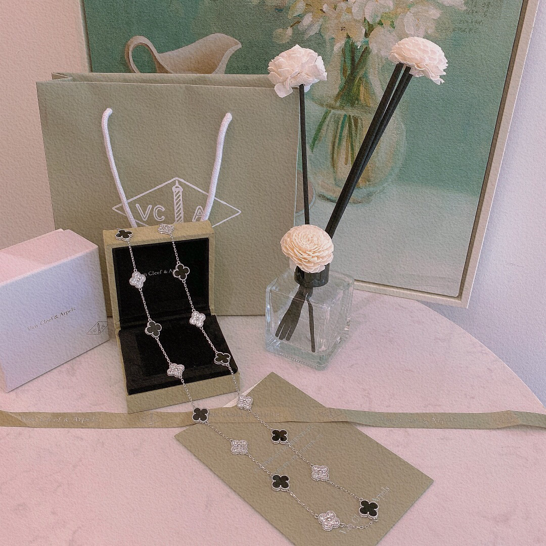 Van Cleef & Arpels Necklace