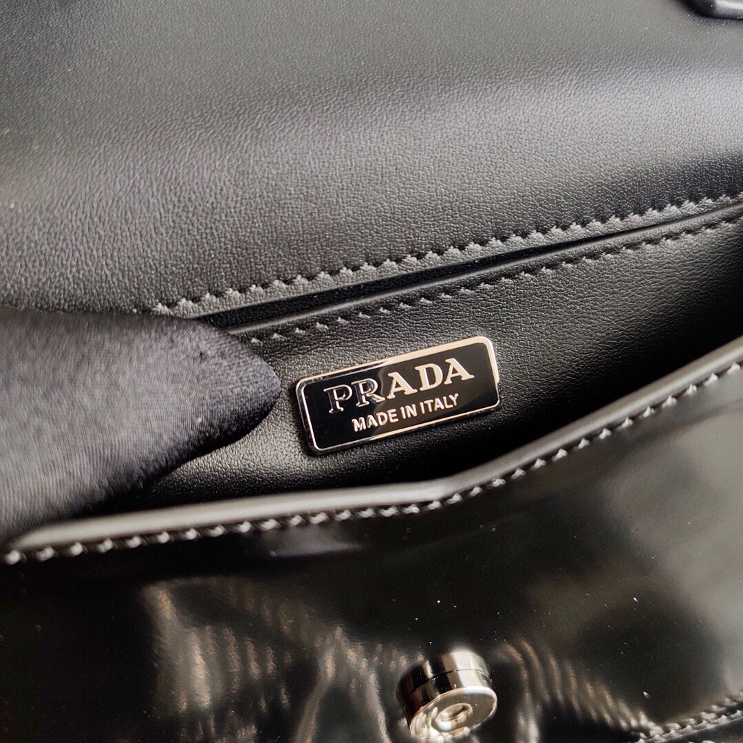 Pra*a shoulder bag